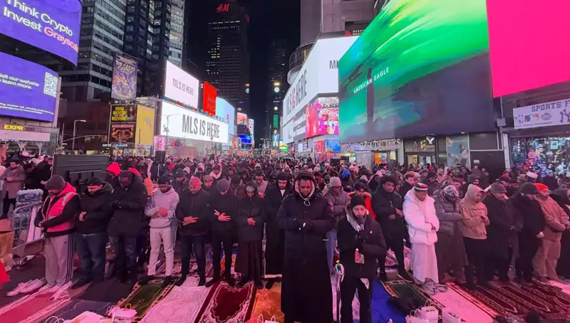 New York Times Meydanı’nda Tarihi Teravih Namazı Yapıldı