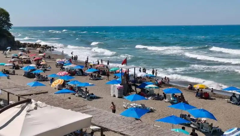 Akçakoca'da Deniz Yasağı: Tatilcileri Bekleyen Tehlike Nedir?