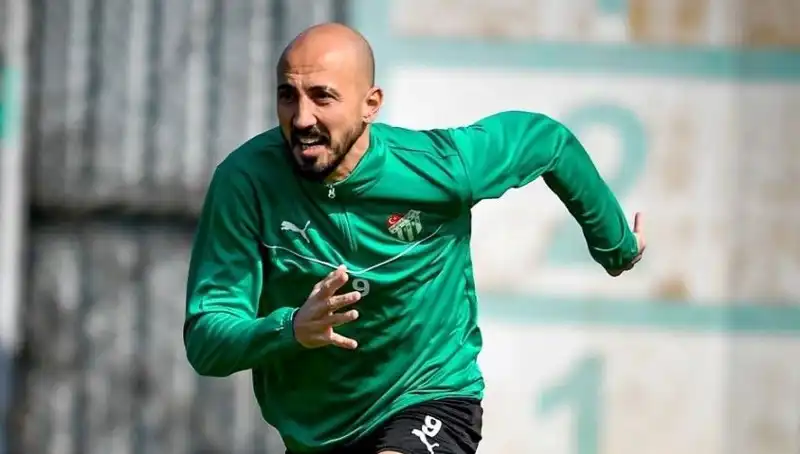Milli Futbolcunun 2. Lig Geçişi: Kariyerinde Yeni Bir Dönem!
