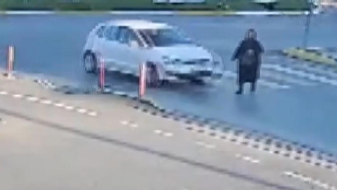 Yardım Beklerken İkinci Kaza: Araba Çarptı