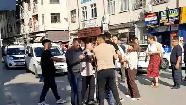 Gazinin Trafikte Darp Edilmesi Anı Kamerada Kayıt Altına Alındı