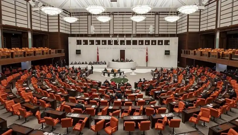 Meclis'te Gıda Zehirlenmesi İddialarına Yanıt Geldi: Hasan Turan Açıkladı!