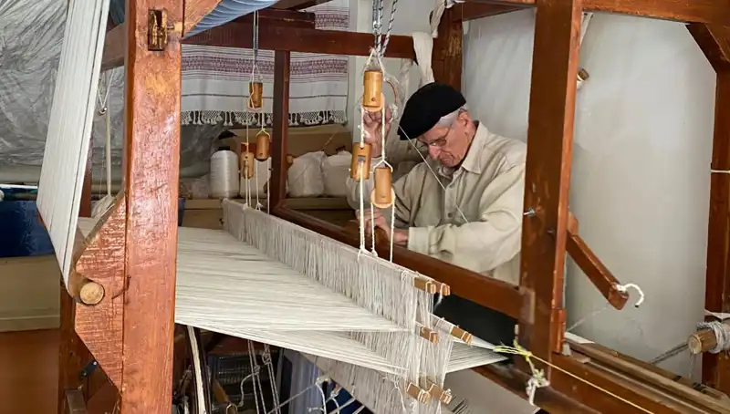 62 Yıldır Sanatı İplere Dönüştüren Usta: Yaratıcılığın Sırrı Ne?
