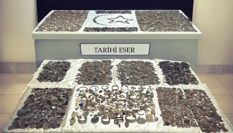 Sınırda Yakalanan 12 Bin 770 Tarihi Eserle Kültürel Mirasımıza Sahip Çıkılıyor