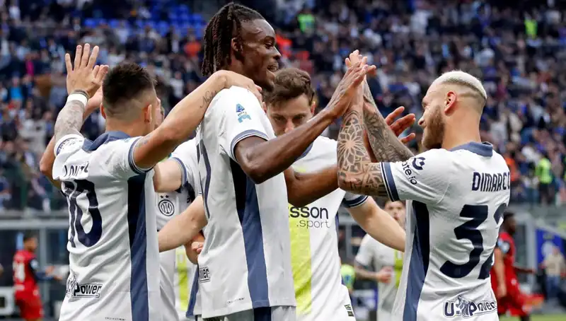 Serie A’da Beklenmedik Gelişmeler: Zirveye İki Takım İki Puanla Yerleşti!
