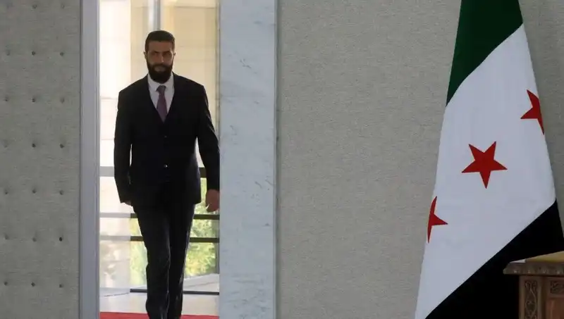 Fransa, Suriye'nin Yeniden İnşası İçin Paris'te Tarihi Bir Zirve Gerçekleştiriyor