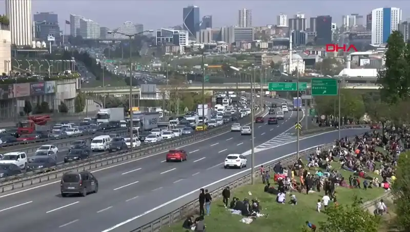 Deprem Sonrası Trafik Yoğunluğu Patladı: Yüzde 56'lık Artış Nedenleri ve Etkileri