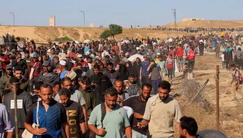İsrail'in Gazze'de İnsani Yardım Bekleyenlere Saldırısı: 15 Ölü