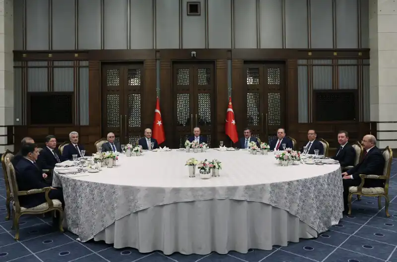 Cumhurbaşkanı, Yasama ve Yürütme Temsilcilerini Tarihi Bir Zirve İçin Ağırladı