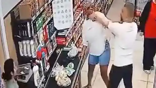 Market Kasa Sırasında Şok Eden Saldırı: Çocuk Gözleri Önünde!