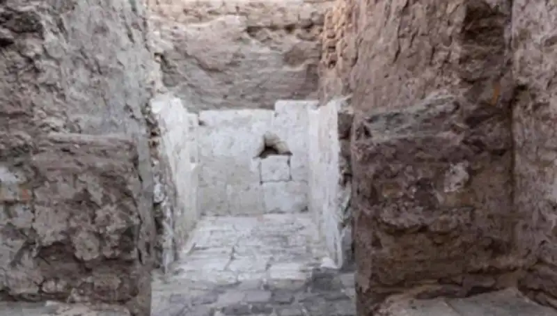 Mısır'da Şok Edici Keşif: 3.500 Yıllık Kraliyet Mezarı Ortaya Çıktı!