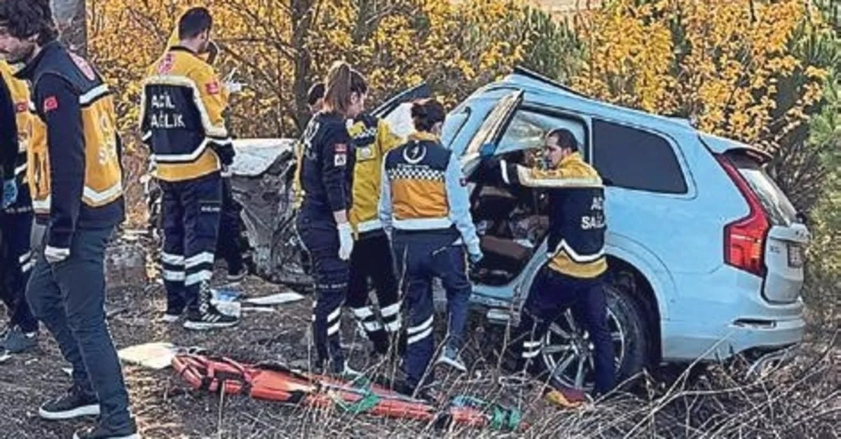 Lüks Cip 3 Gence Mezar Oldu: Korkunç Kaza, Üç Genç Hayatını Kaybetti