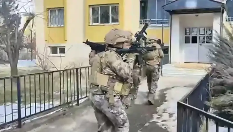 Bingöl'de DAEŞ'e Kapsamlı Operasyon: Üç Şüpheli Tutuklandı!