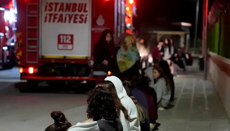 2 Bin 500 Kız Öğrenciyi Tehdit Eden Yangın: Panik ve Kahraman Kurtarma