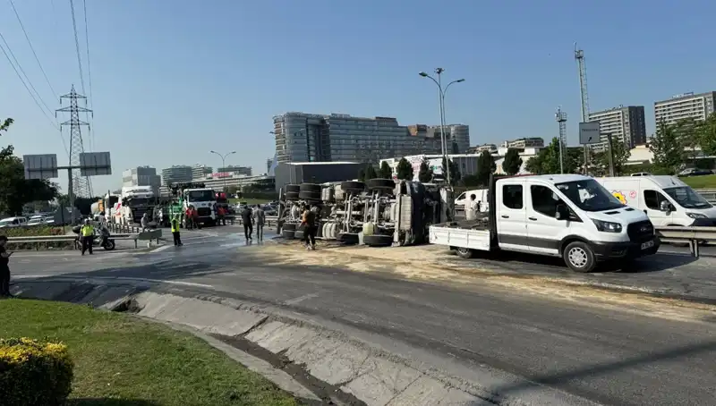 D-100 Yan Yolda Beton Mikseri Devrildi: Olayın Sebepleri ve Sonrası