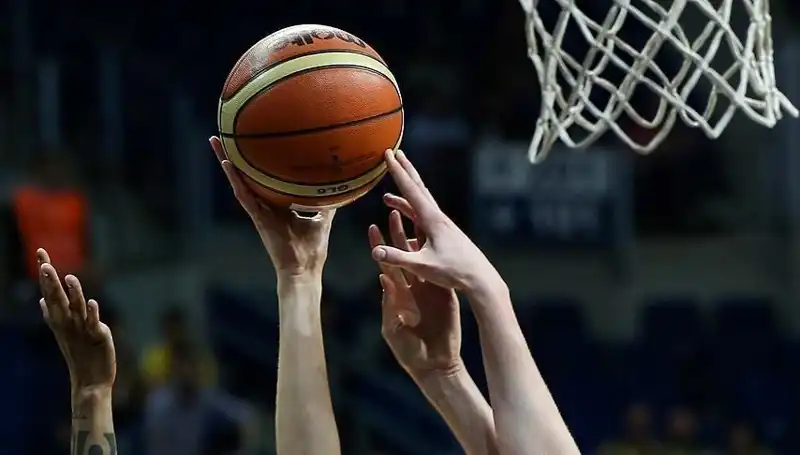 Kadın Basketbolunda Fenerbahçe ve Beşiktaş'ın Zorlu Yarı Final Mücadelesi Başlıyor
