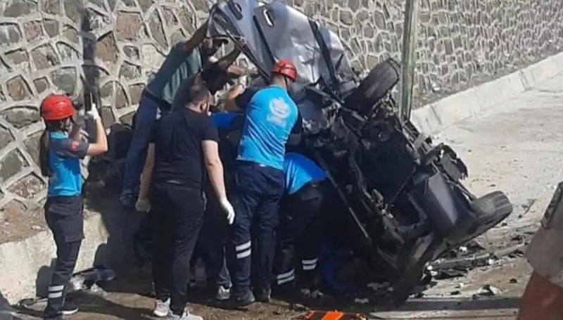 Tunceli'de Korkunç Kaza: İki Araç Kafa Kafaya Çarpıştı