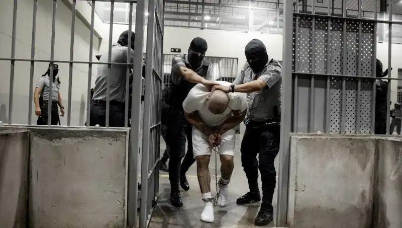Trump'ın Meydan Okuduğu Cehennem: El Salvador Göçmen Krizi