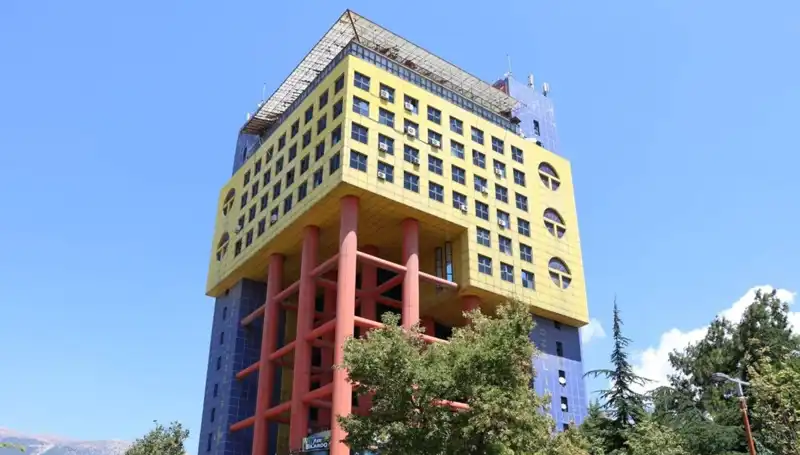 Dünyanın En Saçma Binasının Yerine Yeni Proje: Yapım Süreci Hızla Başladı