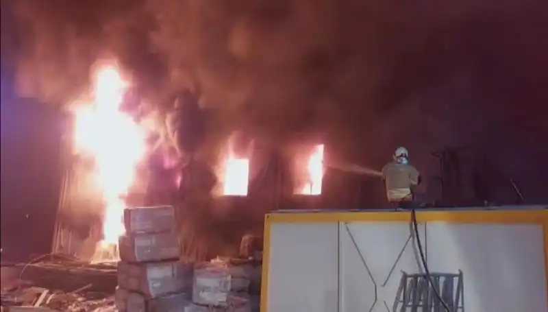 Hatay'da İşyeri Konteynerinde Çıkan Yangın Panik Yarattı