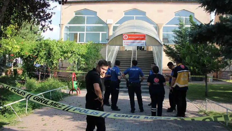 Namaz Kılan Husumetlisinin Boğazını Kesen Zanlı Yakalandı