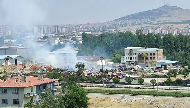 Otluk Alanda Başlayan Yangın, Depoyu Kül Etti: Olayın Ayrıntıları