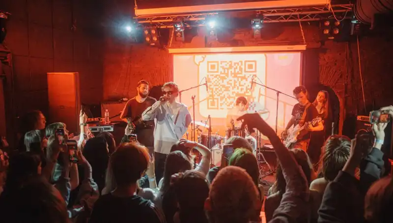 Savaşın Kardeşliği: Saldırı ve Konser Aynı Şehirde Yaşandı