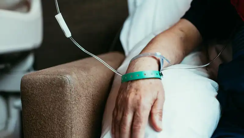 35 Yaşındaki Adamın Düğün Stresi Zannedilen Kolon Kanseri Korkutuyor
