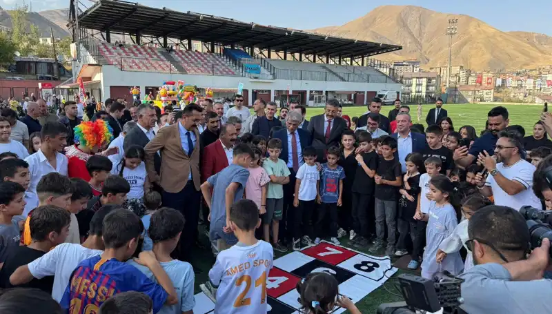Hakkari’de Anadolu Şenliği Coşku ve Eğlence İçin Kapılarını Açtı