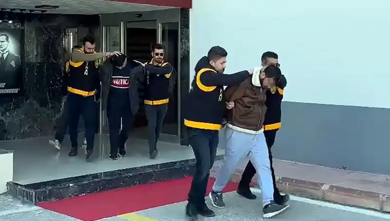 Başına Silah Dayayıp 2 Milyon Lira İsteyen İki Şüpheli Tutuklandı