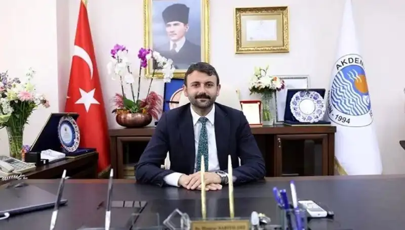 Eski Akdeniz Belediye Başkanı Sarıyıldız, Tahliye Edildi: Gelişmeler Ne Olacak?