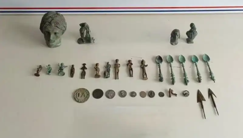 Roma Dönemine Ait Tarihi Eserler, Güvenlik Güçlerinin Operasyonuyla Ele Geçirildi