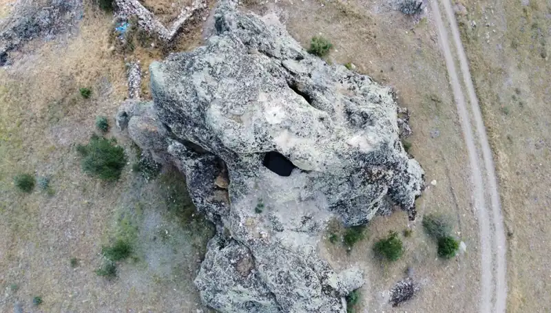 Efsanelerle Dolu Gelin Kayası: Aşk, Kaybetme ve Geçmişin İzleri